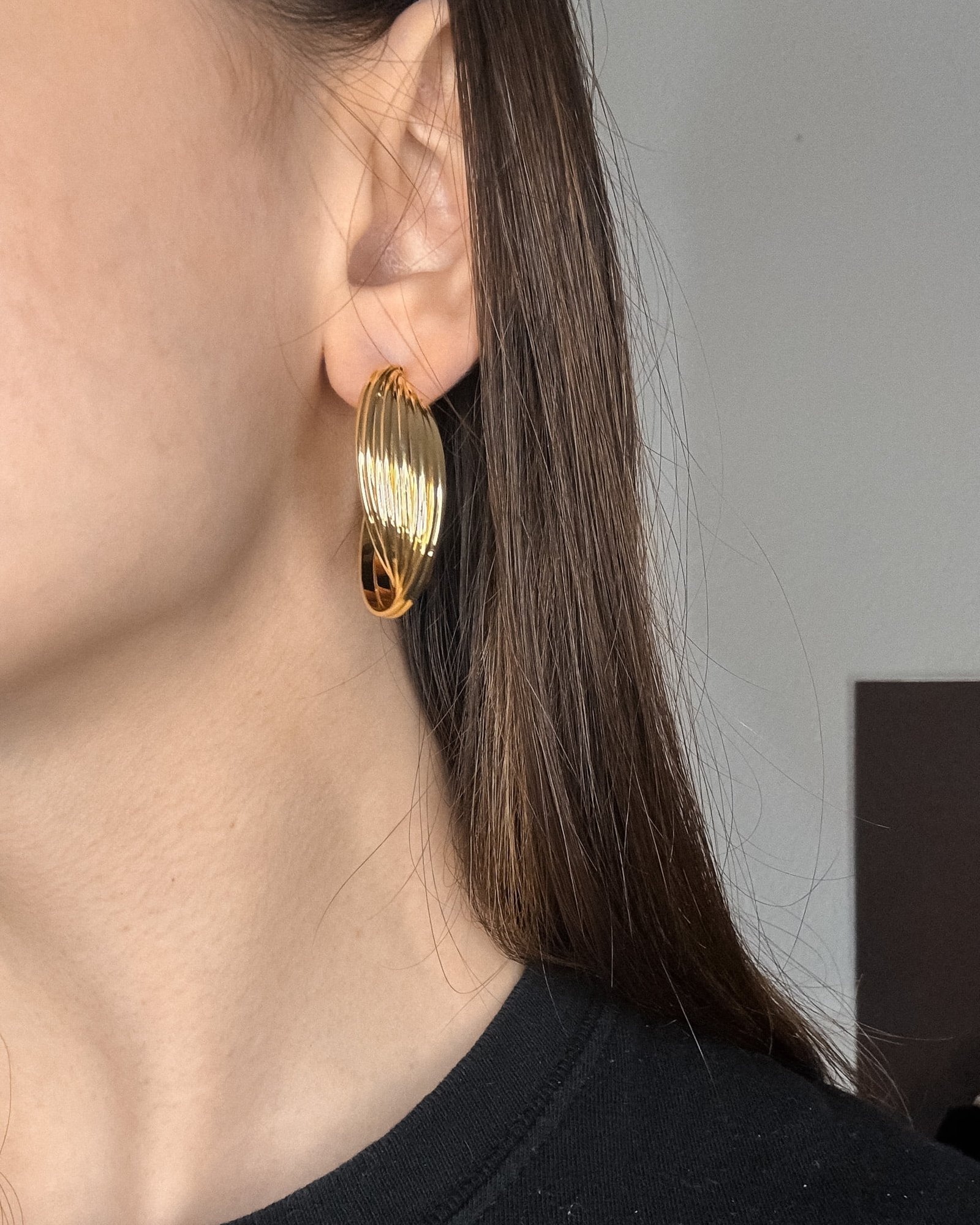 Eirene Gold Earrings - Image 3